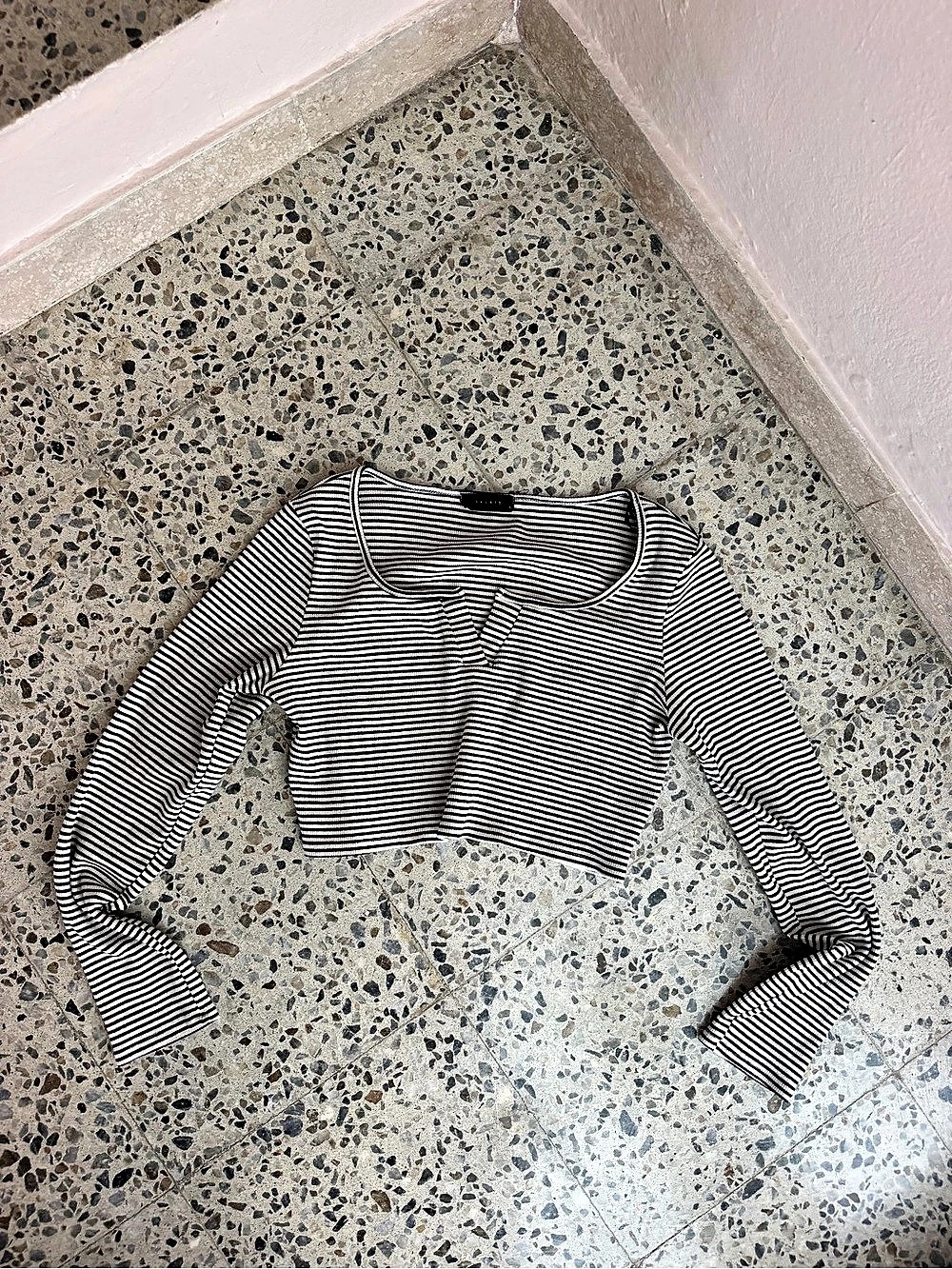 Black & White Striped Long Sleeve Crop Top Size X Large